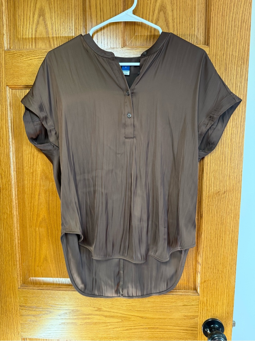 Short-Sleeve Satin Blouse - Brown